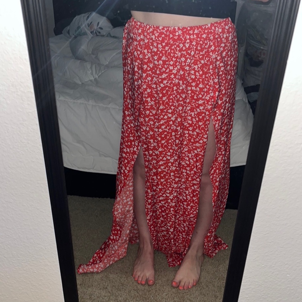 SOLD! SHEIN Ribbed cami top & ditsy floral split thigh skirt set - Picture 7 of 8